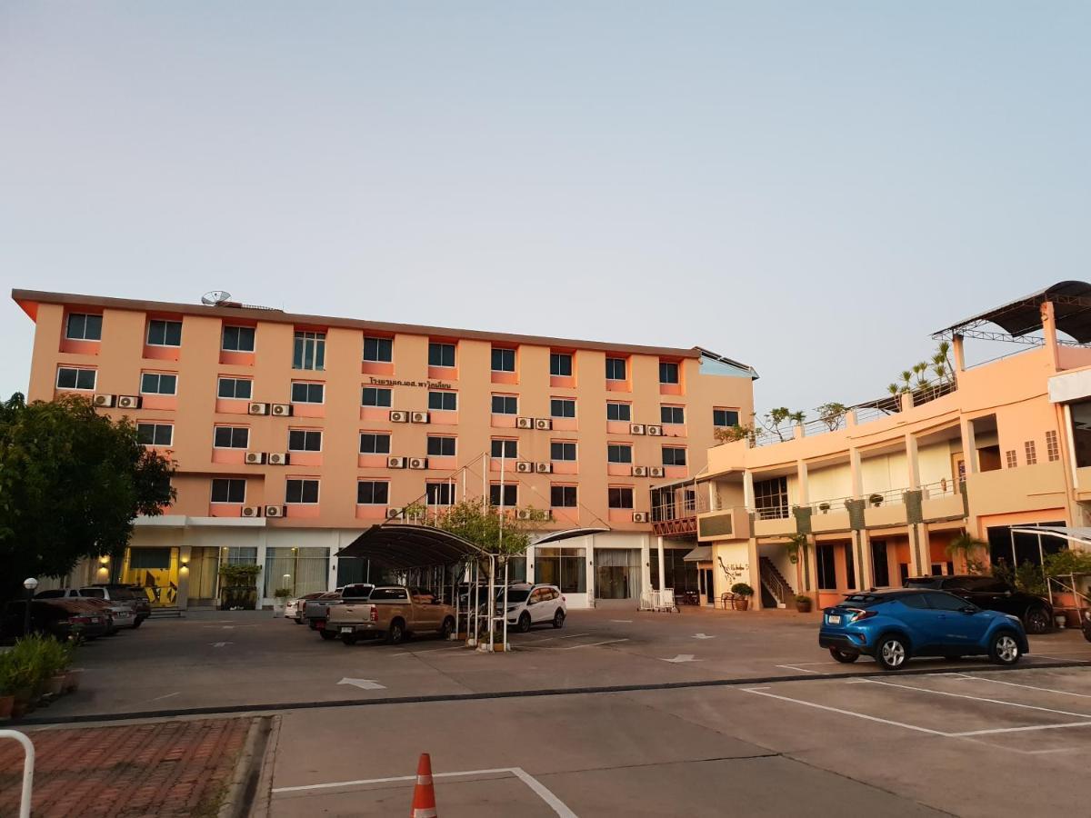 K.S.Pavilion Hotel 나콘라차시마 외부 사진